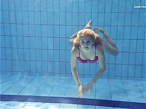 red-hot Elena demonstrates what she can do under water