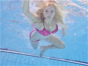 red-hot Elena demonstrates what she can do under water